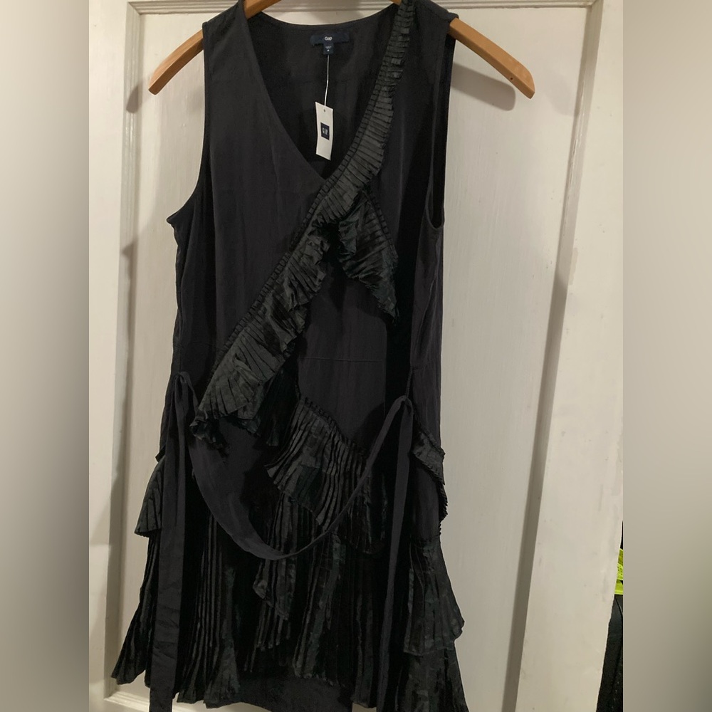Gap NWT size 8 LBD black dress with ruffle details and sash